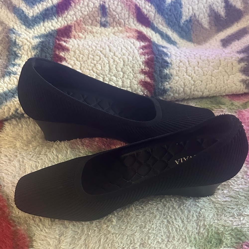 Elegant Black Wedge Shoes